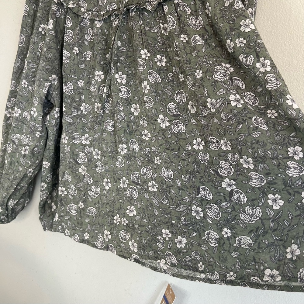 NWT Hope & Harlow Ruffle Neck Cuff Sleeve Gray Green Floral Blouse Sz XL Cottage - Picture 9 of 16
